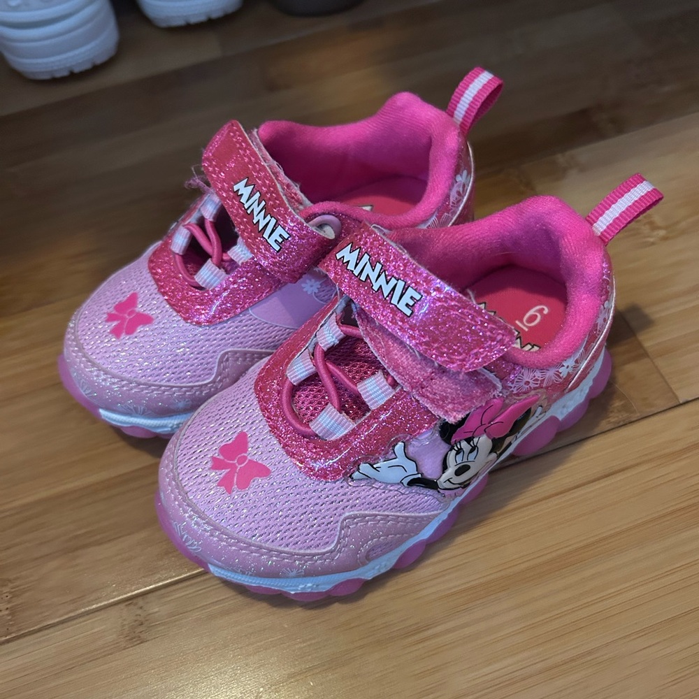 BRAND NEW (never worn) size 6 toddler Minnie shoes
